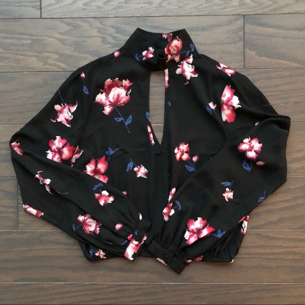 Cropped Keyhole Flower Blouse